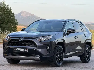 Usado Toyota RAV4 Hybrid Style 218 CV (160 kW) 2023 Gris / plata SUV