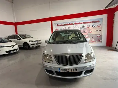 Usado Lancia Phedra 120 CV (88 kW) 2006 Gris / plata Monovolumen