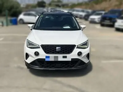 Usado Seat Arona Style Plus 110 CV (80 kW) 2021 Blanco SUV
