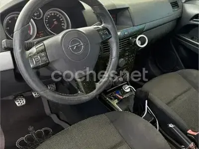 Usado Opel Astra GTC Sport 100 CV (73 kW) 2007 Negro Berlina