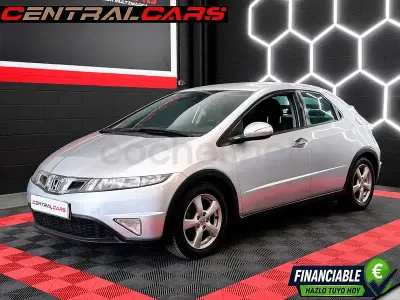 Usado Honda Civic Trend 100 CV (73 kW) 2011 Gris / plata Berlina