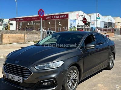 Usado Ford Mondeo Titanium 187 CV (137 kW) 2021 Gris / plata Berlina