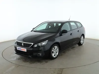 Usado Peugeot 308 Active 100 CV (73 kW) 2017 Negro Familiar