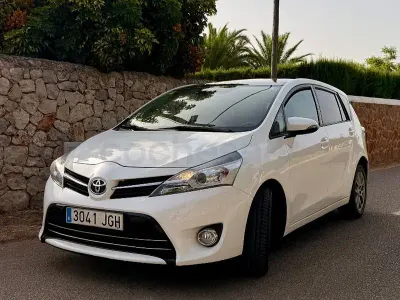 Usado Toyota Verso Comfort 112 CV (82 kW) 2015 Blanco Monovolumen