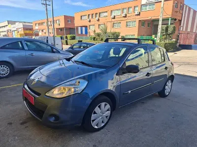 Usado Renault Clio II 75 CV (55 kW) 2010 Azul Berlina