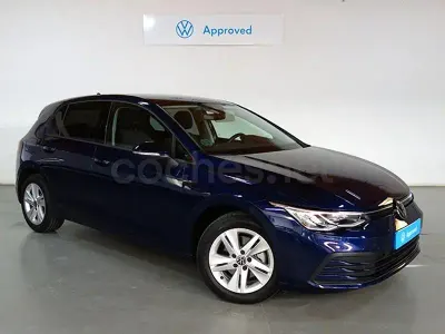 Usado VW Golf VIII Life 110 CV (80 kW) 2022 Azul Berlina