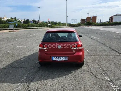 Usado VW Golf VI Sport 122 CV (89 kW) 2010 Granate Utilitario