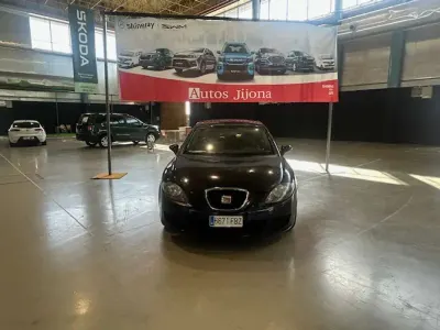 Usado Seat Leon Reference 105 CV (77 kW) 2006 Negro Utilitario