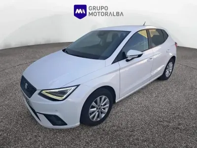 Usado Seat Ibiza Style Plus 110 CV (80 kW) 2022 Blanco Utilitario