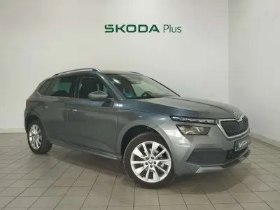 Usado Skoda Kamiq Style 110 CV (80 kW) 2022 Gris SUV