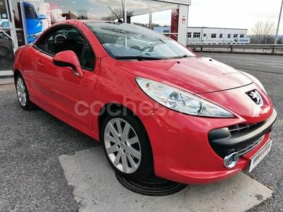 Usado Peugeot 207 CC 110 CV (80 kW) 2009 Rojo Descapotable