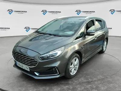 Usado Ford S-MAX Titanium 190 CV (139 kW) 2022 Gris / plata Monovolumen