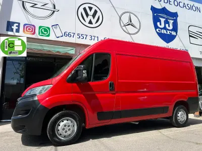 Käytetty Opel Movano S 140 HP (102 kW) 2023 Punainen Van