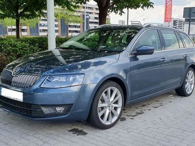 usado Skoda Octavia Combi 150CV TDi Gris Techo Solar Cuero