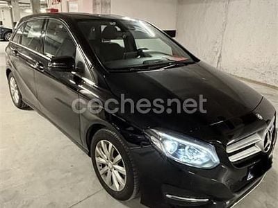 Usado Mercedes B180 Urban 109 CV (80 kW) 2016 Negro Monovolumen