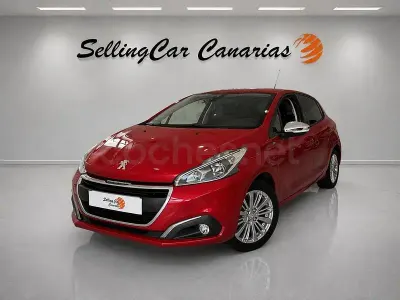 Używany Peugeot 208 Style 82 KM (60 kW) 2016 Czerwony Hatchback