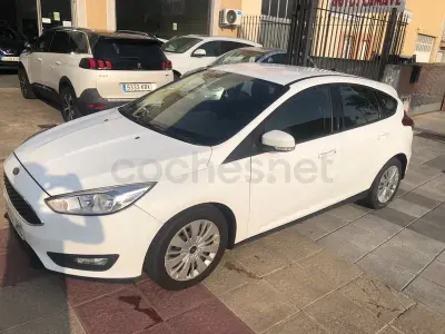 Usado Ford Focus Trend 120 CV (88 kW) 2015 Blanco Berlina