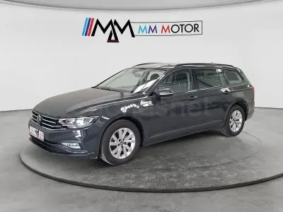Usado VW Passat 122 CV (89 kW) 2020 Gris / plata Familiar