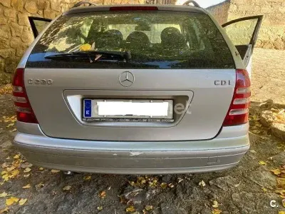 Usado Mercedes C220 Avantgarde 143 CV (105 kW) 2005 Gris / plata Familiar