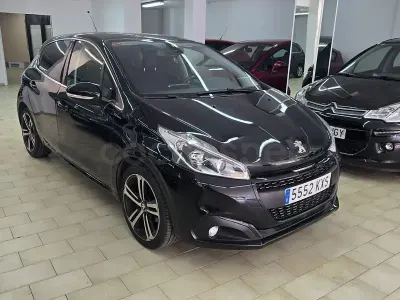 Usado Peugeot 208 GT-line 110 CV (80 kW) 2019 Negro Utilitario