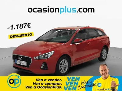 Usado Hyundai i30 120 CV (88 kW) 2018 Rojo Familiar