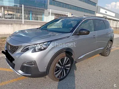 Usado Peugeot 5008 GT-line 130 CV (95 kW) 2019 Gris / plata SUV