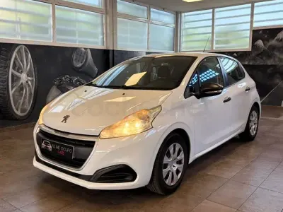 Usado Peugeot 208 Access 68 CV (50 kW) 2015 Blanco Utilitario