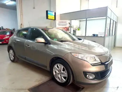 Usado Renault Mégane III Dynamique 115 CV (84 kW) 2013 Beige Berlina