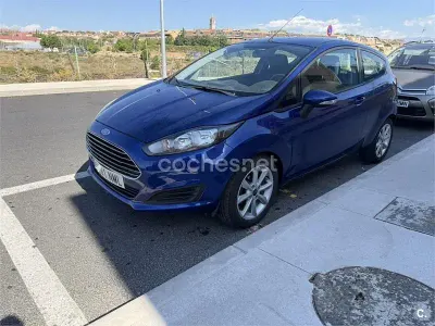 Usado Ford Fiesta Trend 95 CV (69 kW) 2014 Azul Utilitario