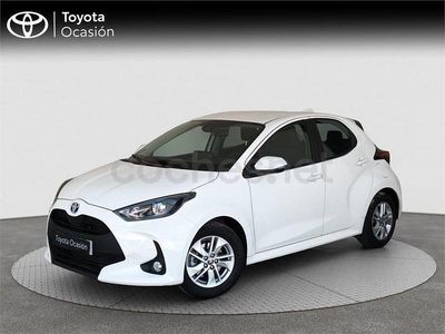 Usado Toyota Yaris Hybrid Active 116 CV (85 kW) 2022 Blanco Berlina