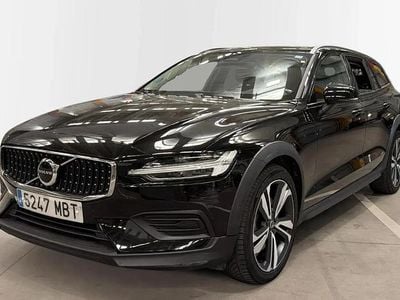 Begagnad Volvo V60 CC Core 197 HK (144 kW) 2022 Svart Kombi