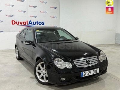 Usado Mercedes C200 163 CV (119 kW) 2005 Negro Berlina