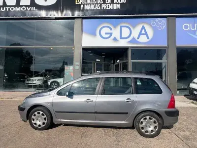 Usado Peugeot 307 110 CV (80 kW) 2004 Gris / plata Familiar