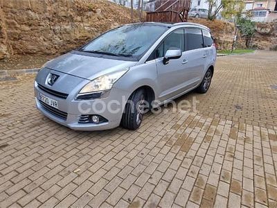 Usado Peugeot 5008 Premium 112 CV (82 kW) 2012 Gris / plata Monovolumen