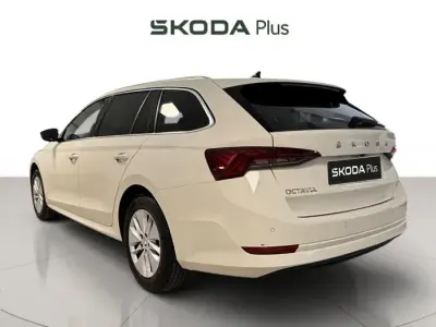 Usado Skoda Octavia Ambition 150 CV (110 kW) 2024 Blanco Familiar