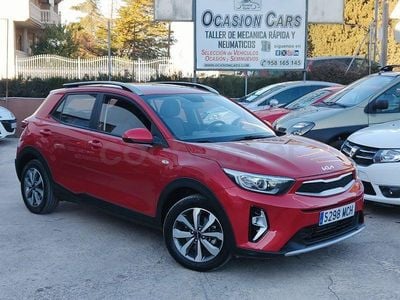 Usado Kia Stonic Plus 84 HP (61 kW) 2022 Vermelho SUV