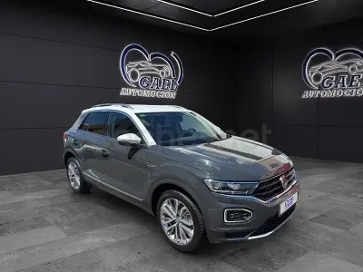 Usado VW T-Roc Advance 150 CV (110 kW) 2018 Gris / plata SUV