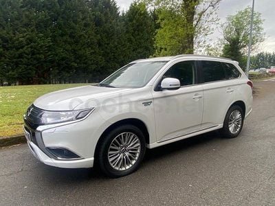 Usado Mitsubishi Outlander P-HEV Motion 224 CV (164 kW) 2019 Blanco SUV