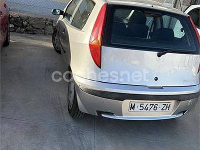 Usado Fiat Punto 80 CV (58 kW) 1999 Gris / plata Berlina