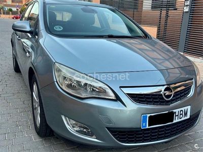 Gris / plata Usado 2011 Opel Astra Enjoy Berlina | 5590 € (Precio justo)