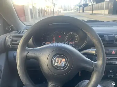 Usado Seat Toledo Stella 110 CV (80 kW) 2002 Gris / plata Berlina