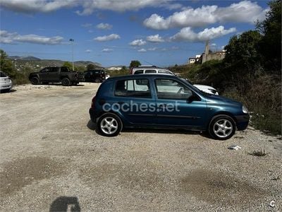Usado Renault Clio II 60 CV (44 kW) 2000 Azul Berlina