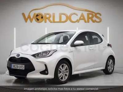 Usado Toyota Yaris Hybrid Active 100 CV (73 kW) 2020 Blanco Berlina