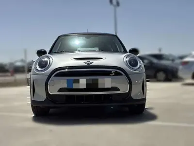 Usado Mini Cooper SE 135 kW (184 CV) 2022 Gris Utilitario