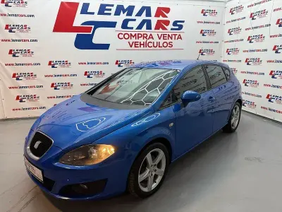 Usado Seat Leon Sport 160 CV (117 kW) 2011 Azul Utilitario