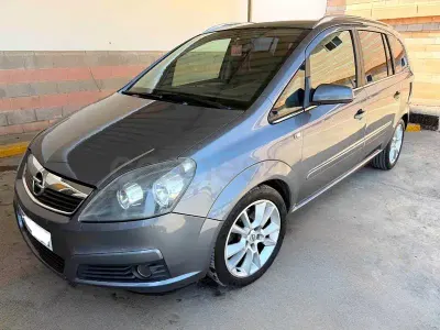 Usado Opel Zafira Cosmo 120 CV (88 kW) 2006 Gris / plata Monovolumen