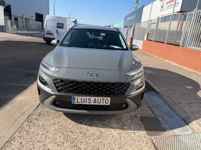 Usado Hyundai Kona 141 CV (103 kW) 2022 Gris / plata SUV