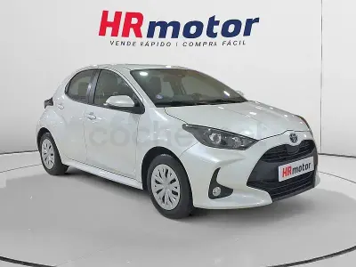 Usado Toyota Yaris Hybrid Business Edition 116 CV (85 kW) 2022 Blanco Berlina
