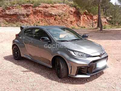 Usado Toyota Yaris 280 CV (205 kW) 2024 Gris / plata Utilitario