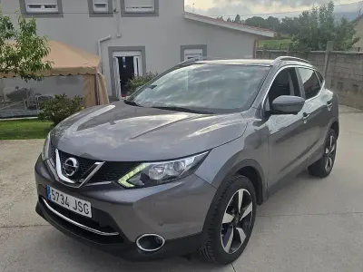 Usado Nissan Qashqai N-Connecta 110 CV (80 kW) 2016 Gris / plata SUV